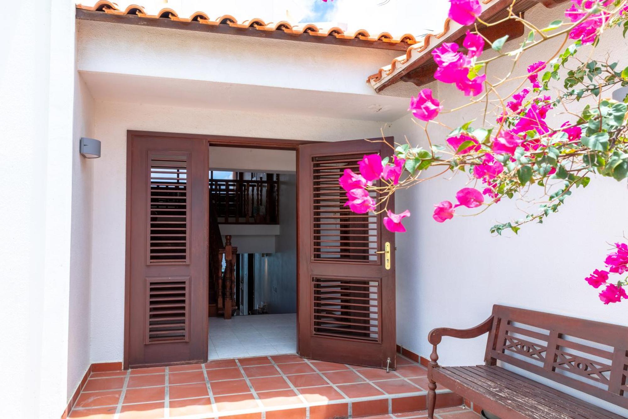 One Ocean Boutique Apartments & Suites Bonaire Кралендижк Екстериор снимка